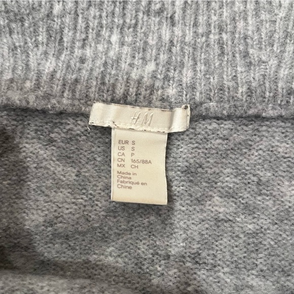 h&m gray fuzzy off shoulder fold over sweater cozy minimalist cottagecore winter - Picture 4 of 7